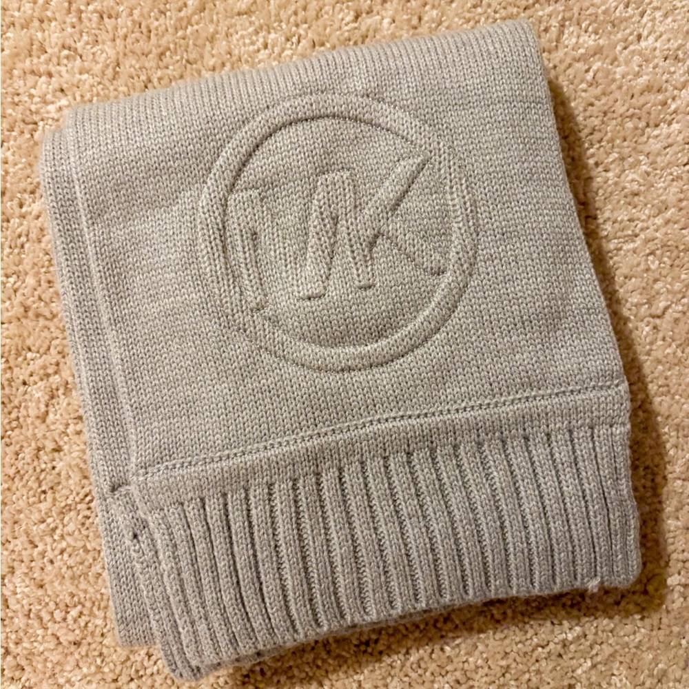 Michael Kors Gray Knit Scarf